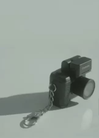 FLAŞLI  RETRO KAMERA {16GB hafıza kartı hediye]